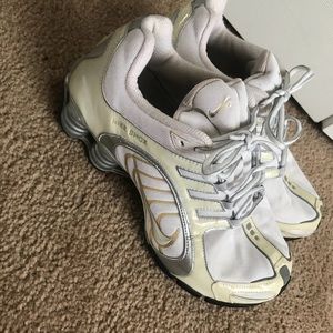 White Nike Shox